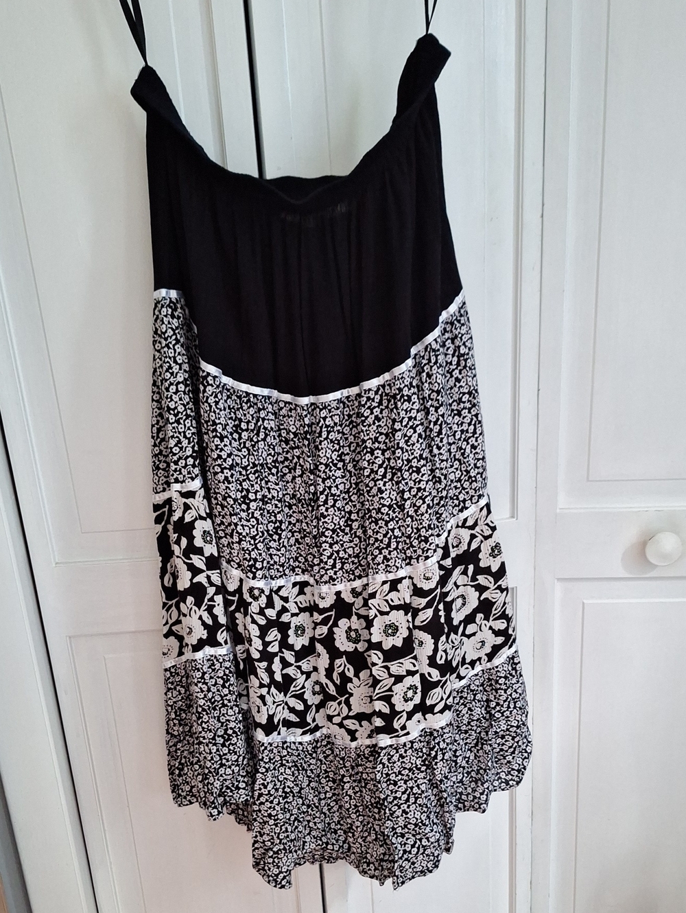 Cathy Daniels Black and White Floral Tiered Maxi Skirt